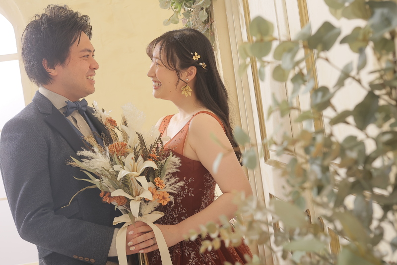 一緒にブーケをもって