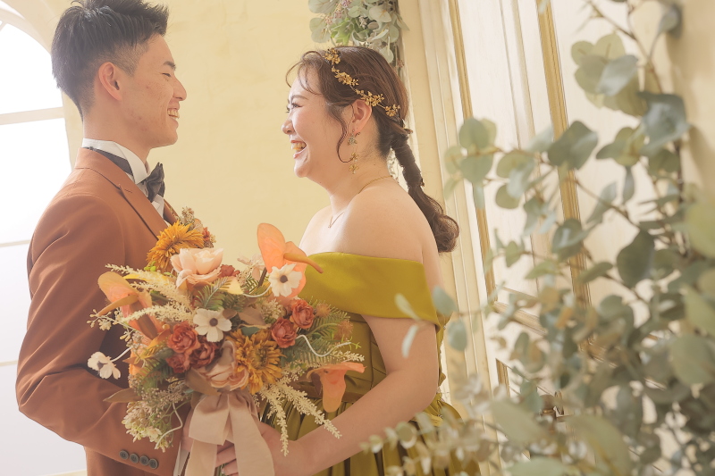 一緒にブーケをもって