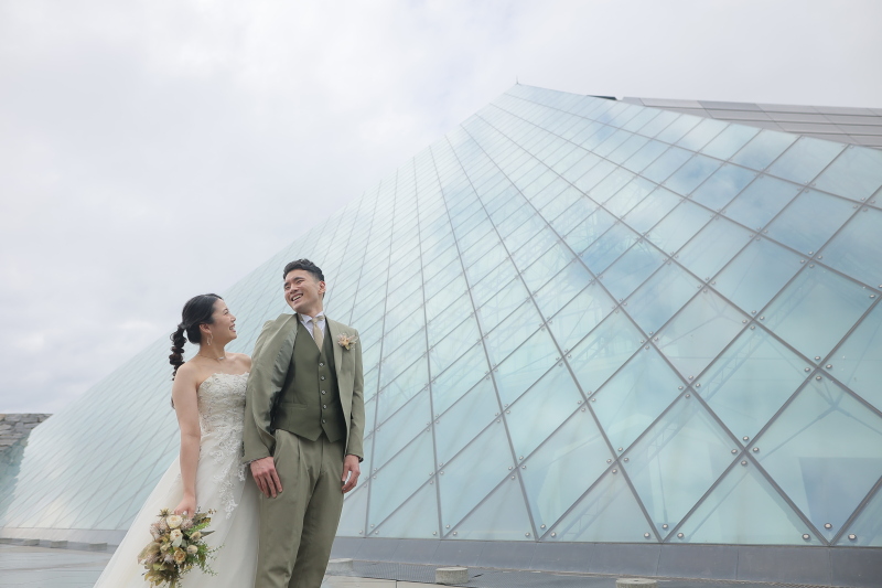 おねだりするように