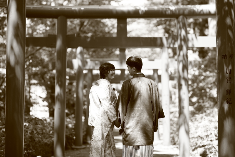 セピア調の何処か懐かしい雰囲気で