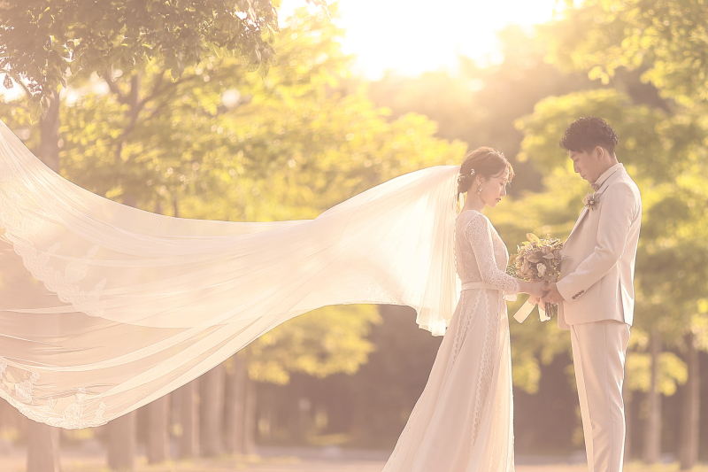 ロングベールをなびかせて