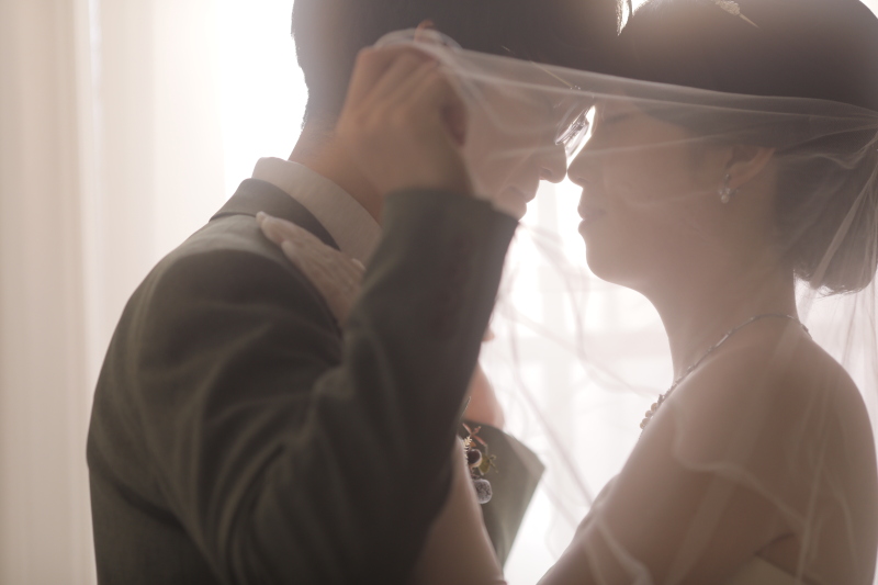 ベールに隠れてお鼻コツンショット❁