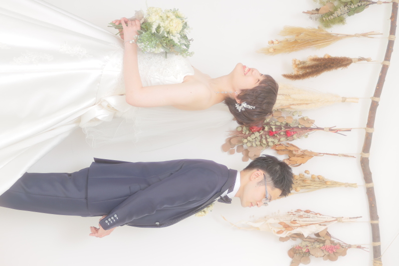 背中合わせで・・