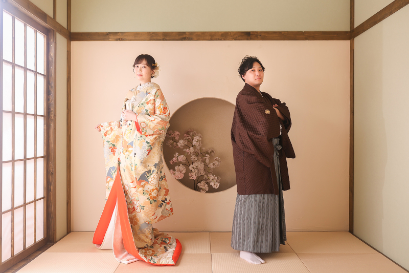 和室での立ち姿