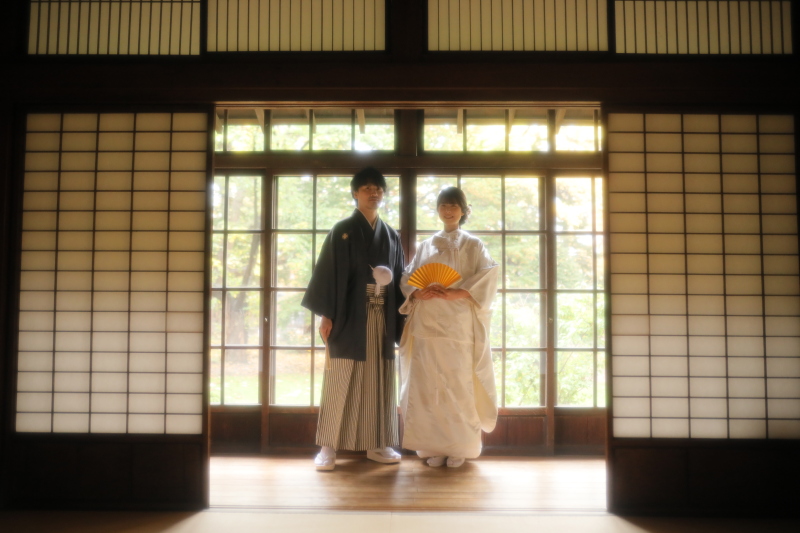 真面目な立ち姿で