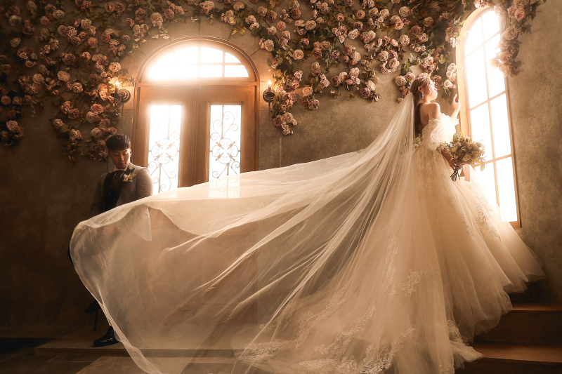 最後はベールを使って洗練された1枚に