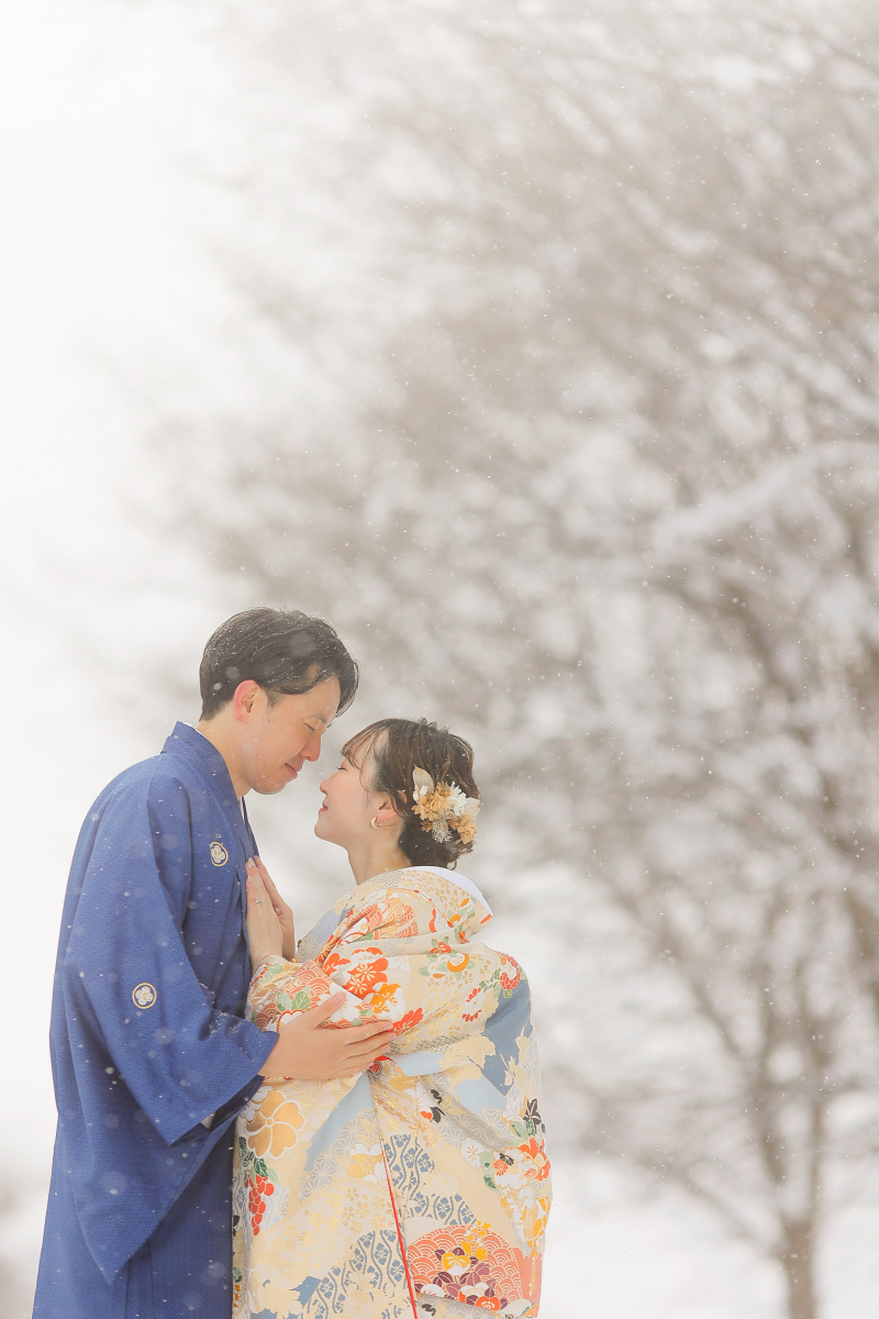 しんしんと降りしきる雪と共に