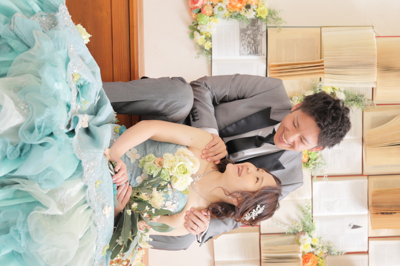 肩に手を添えてニコニコ♪