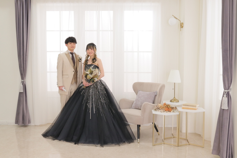 上品な黒のカラードレス