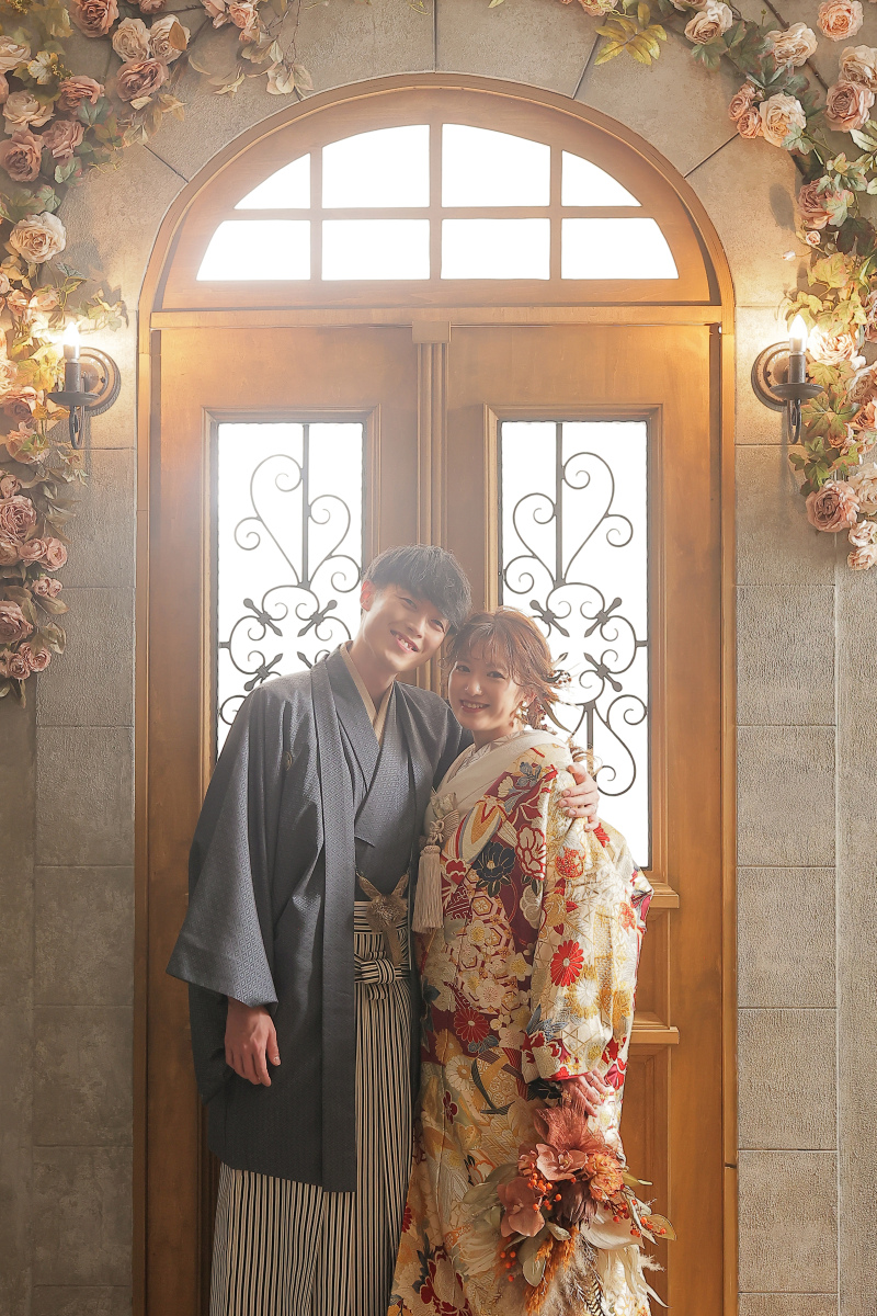 アンティーク調のドア前で