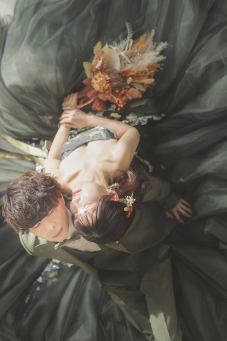 ドレス2着のスタジオフォト♡