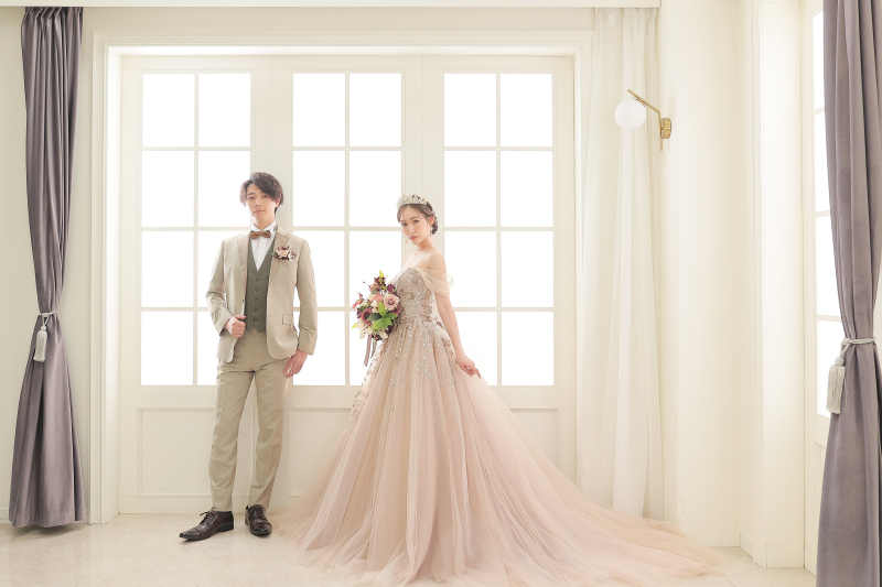 カラードレスに着替えて