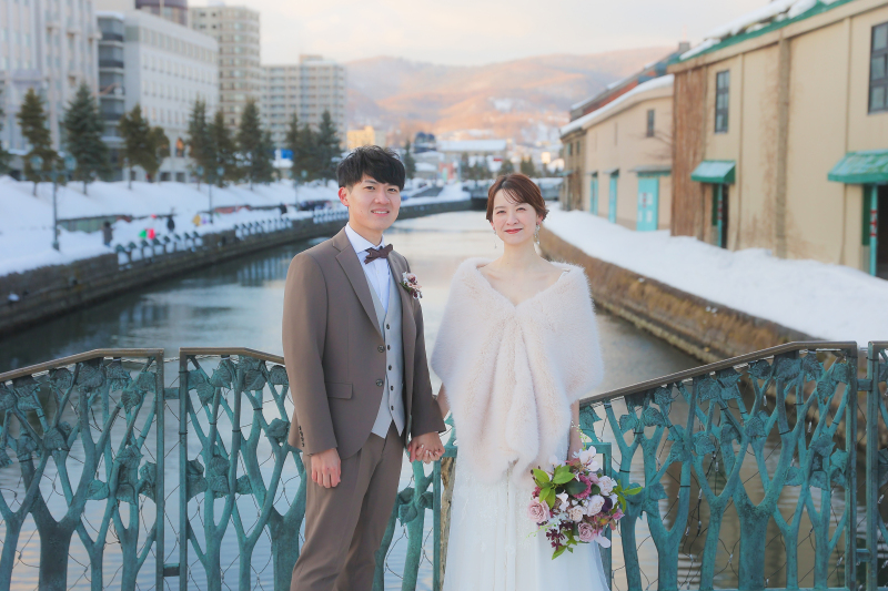 小樽運河の前で