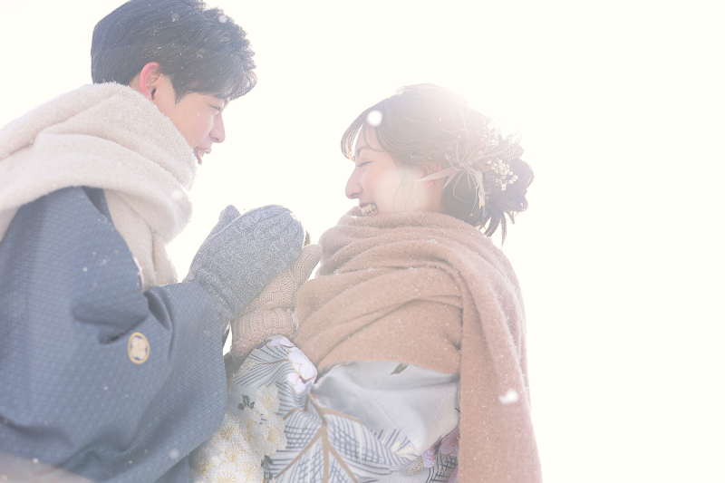 手を温め合いながら