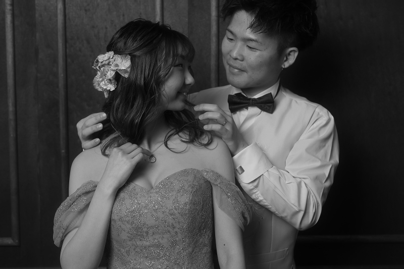 ネックレスとともに