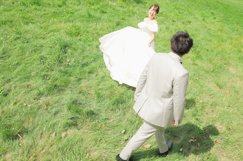 ドレスをひらひら