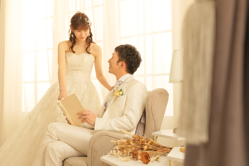 夕方に一緒に本を読んでいるような雰囲気で