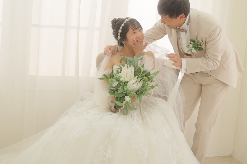 ベールをちらっ