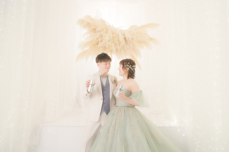 こちらも白を基調とした幻想的なセット