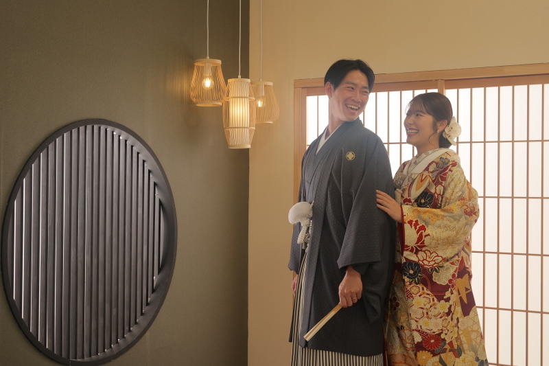 寄り添い合って