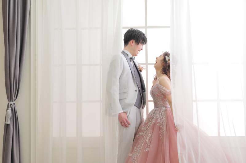 カーテン越しに