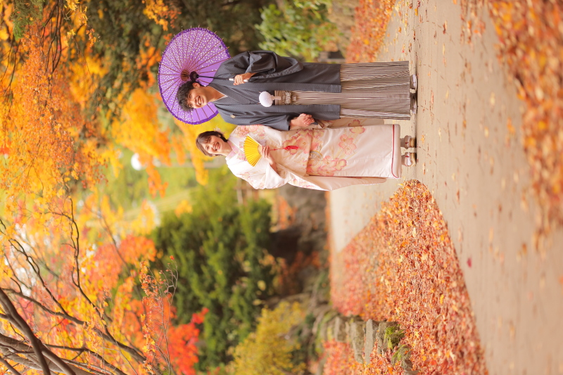 お2人手を繋いで