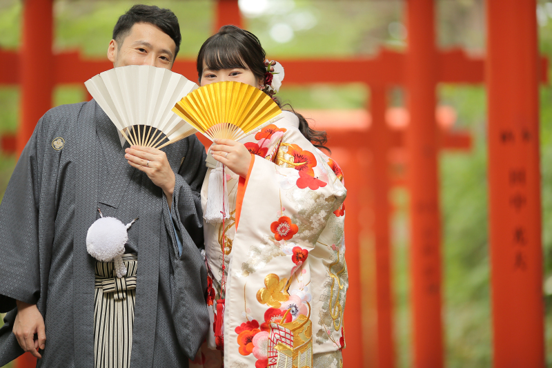 口元を隠したお茶目な一枚!