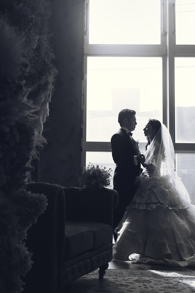 シックにモノクロで