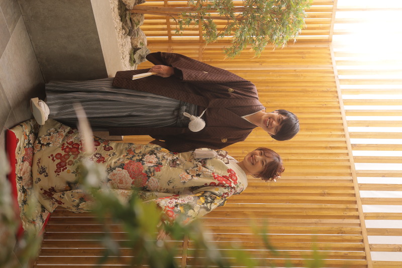 楽しく片足あげポーズ!