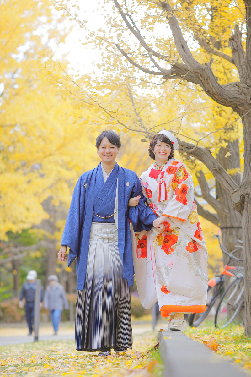 ネイビーと朱色を使った紅葉に負けない和装コーデ