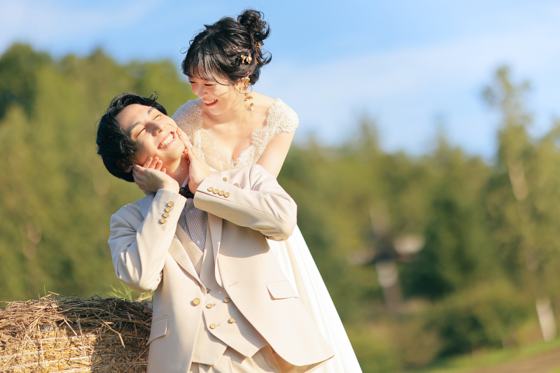 仲良く触れ合うお2人の表情に見ていてほっこりしちゃいます♪