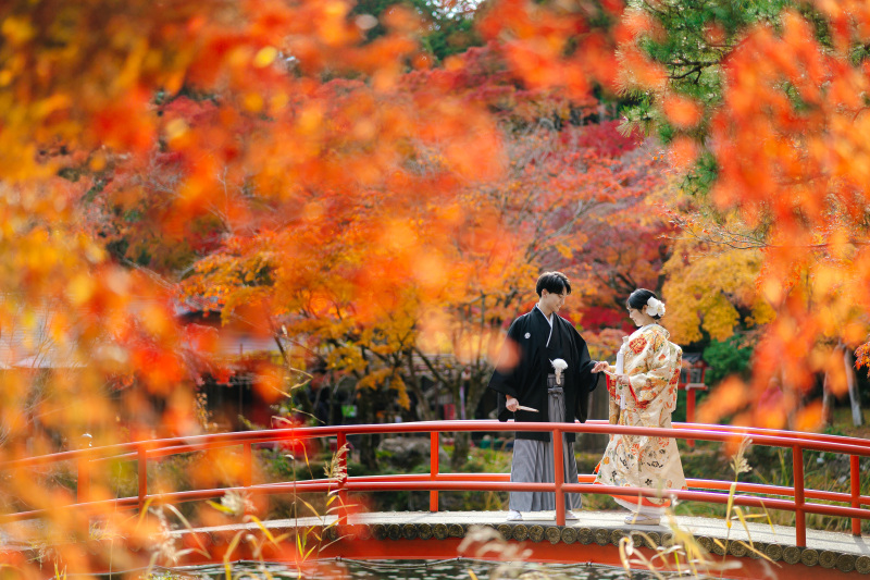 紅葉に囲まれて