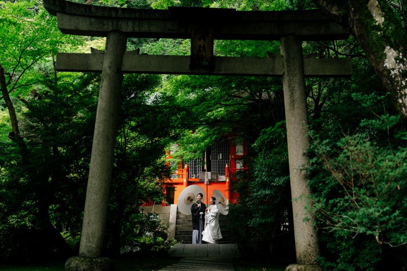 厳かな雰囲気で