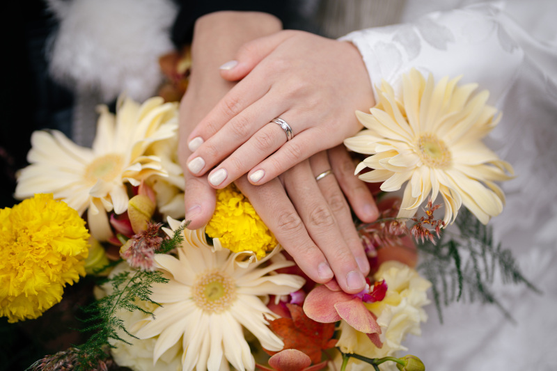 指輪の写真もお花でかわいく
