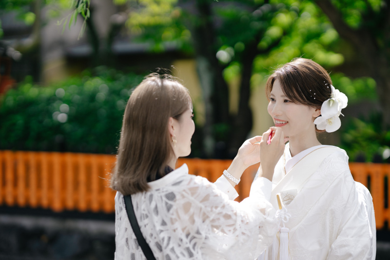 ヘアメイクさんに手直しをしてもらい