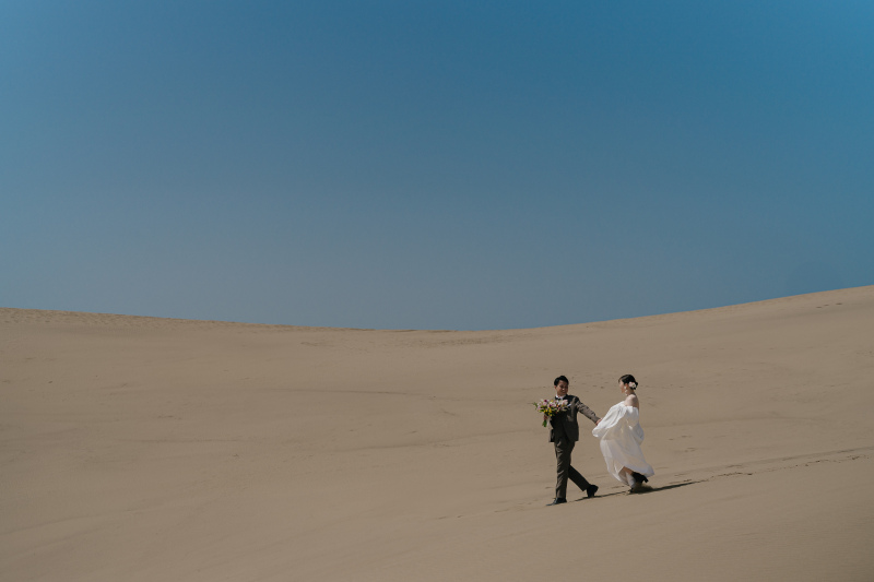 広大な砂丘で2人きりの空間