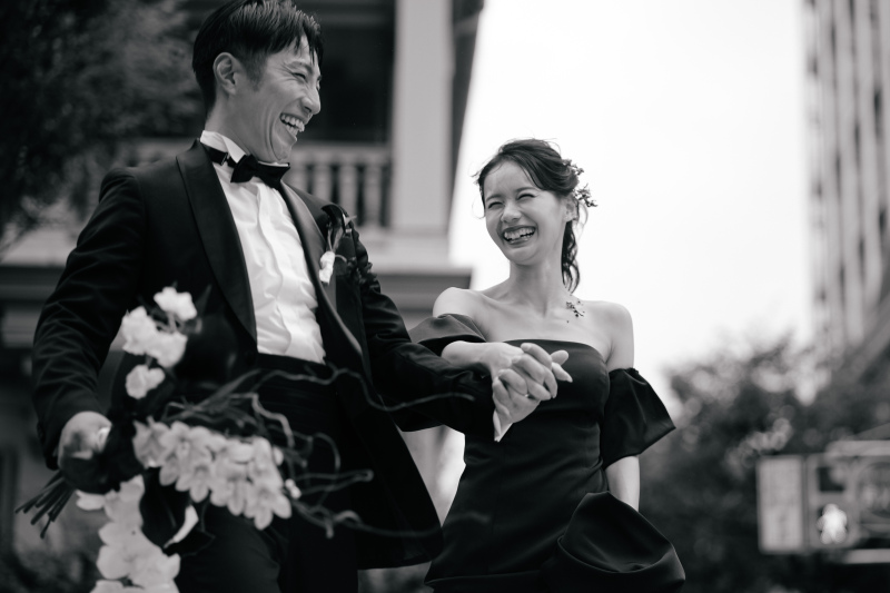 お二人が自然と笑顔になれるようなリラックスした撮影の空気感を大切にしています*