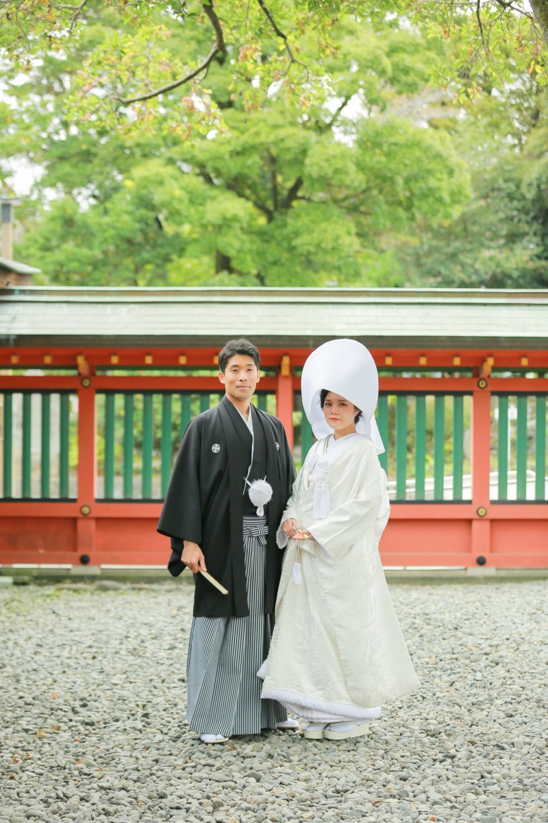 神社は白無垢綿帽子でガラッと印象を変えて
