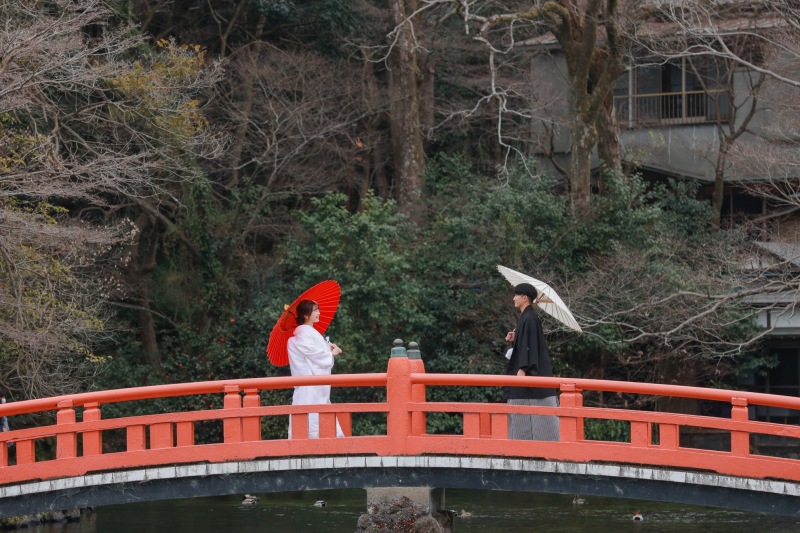 赤い大きな橋は撮影ポイント。