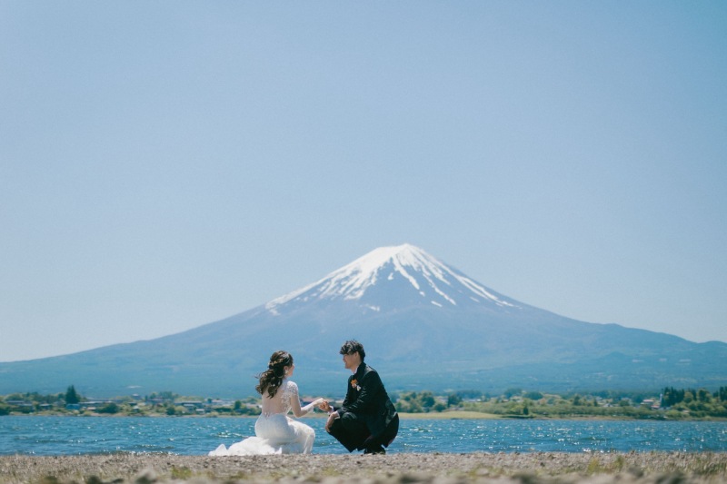 美しい富士山のみえる湖畔での撮影
