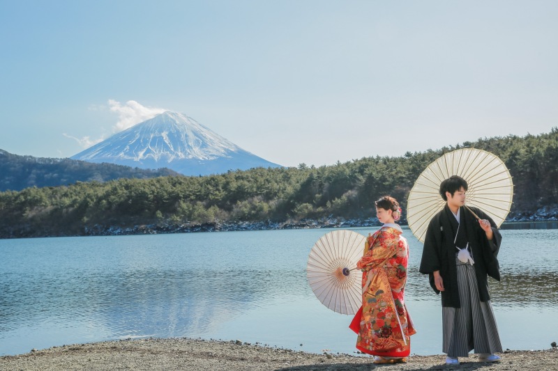 美しい富士山と湖畔での撮影