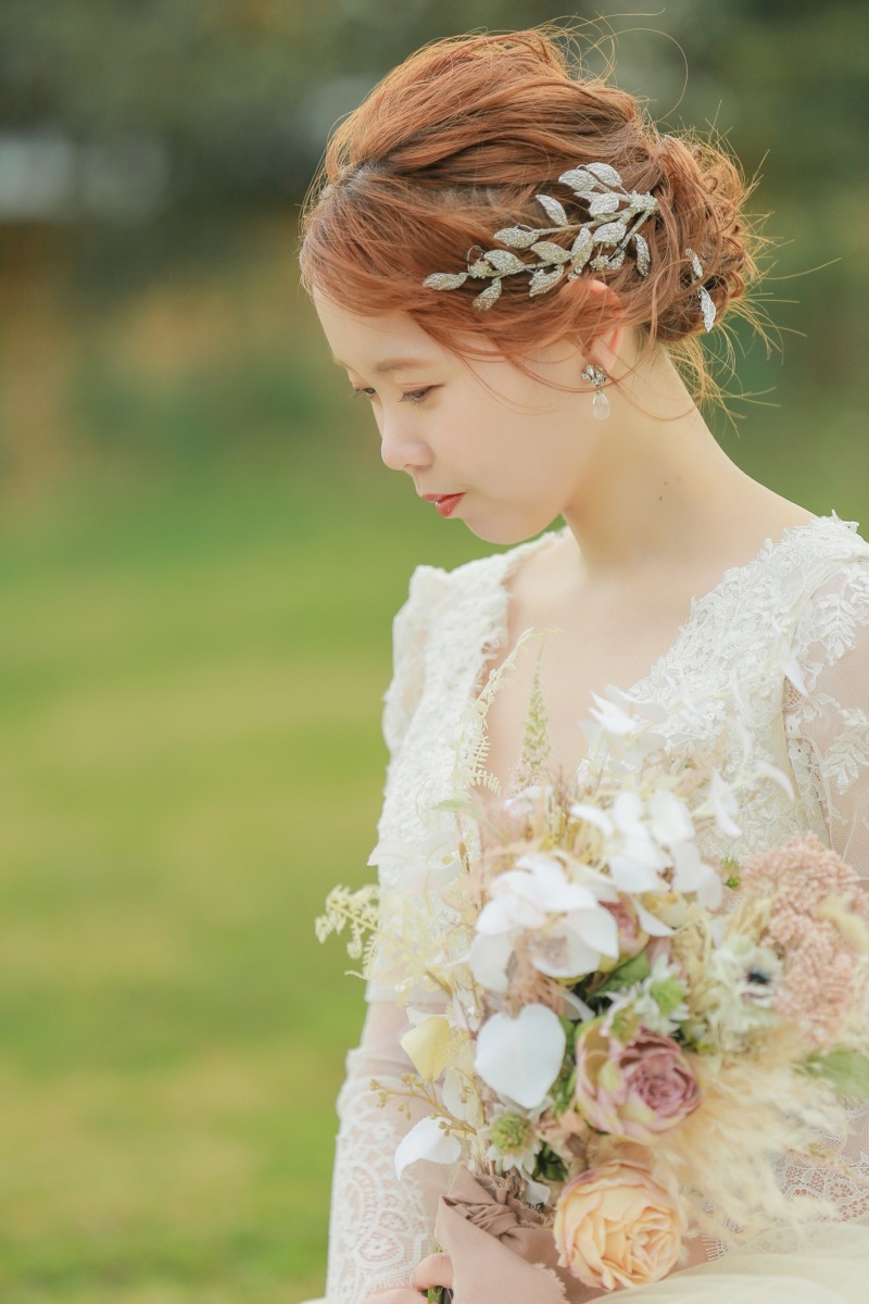 ヘアアクセサリーもナチュラルで可愛いですね