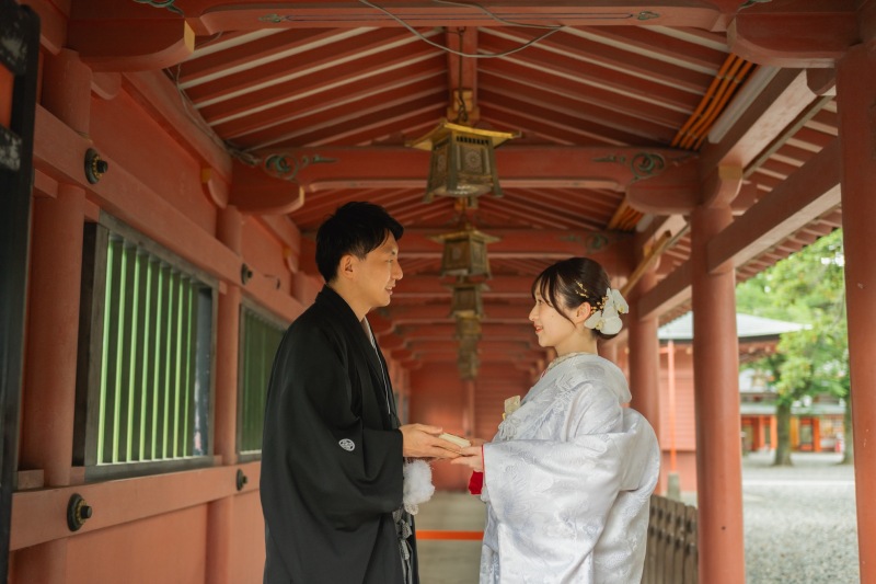 和装らしい撮影を神社内で
