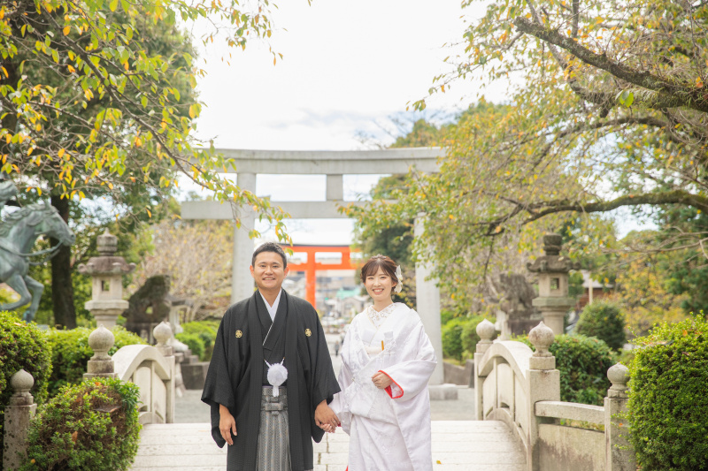神社での撮影。白無垢と和装