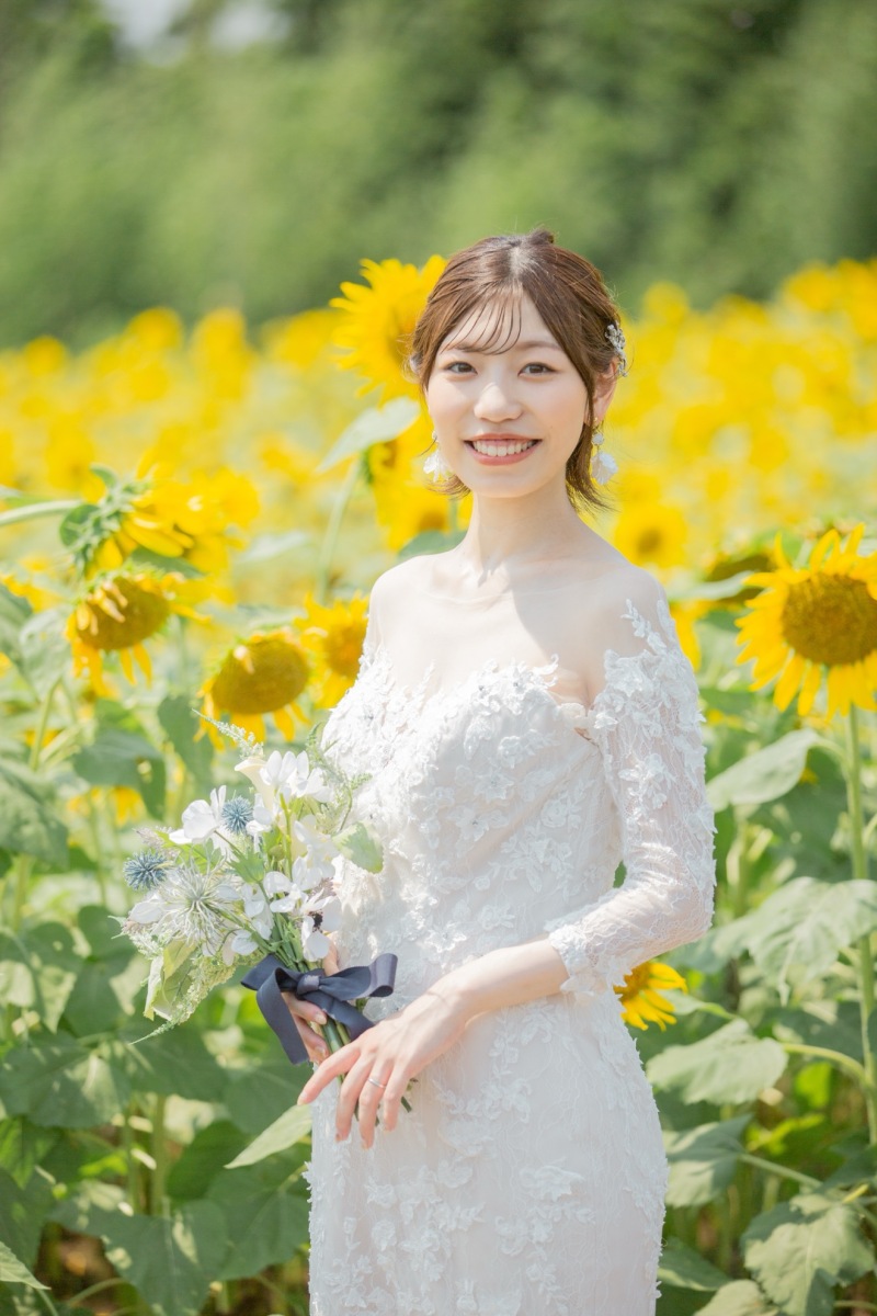 新婦様とひまわり畑ショット