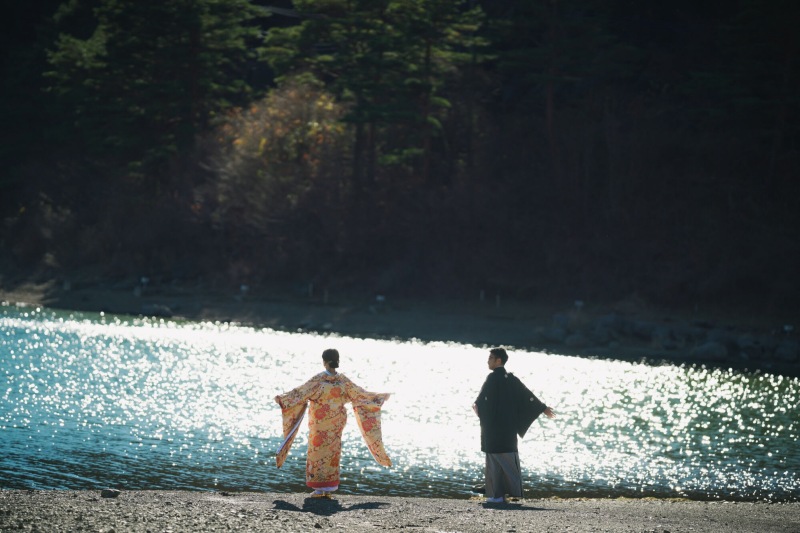 キラキラ光る湖畔