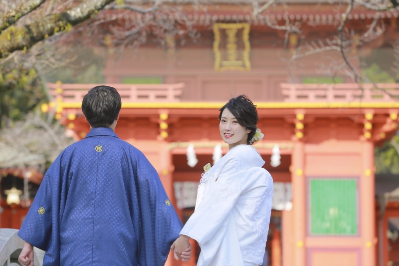 白無垢と神社はピッタリですね