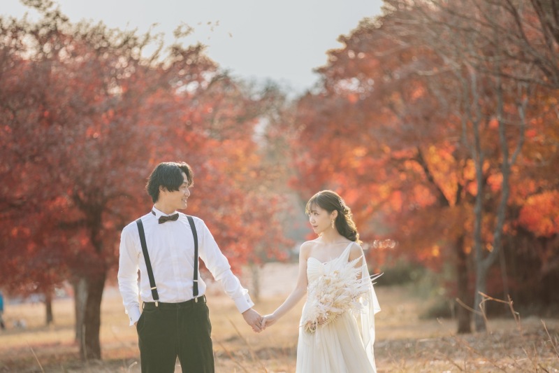 キラキラした紅葉をバックに