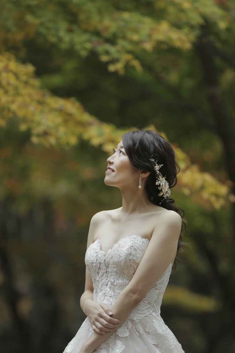 ヘアもヘアアクセサリーでシンプルに美しく