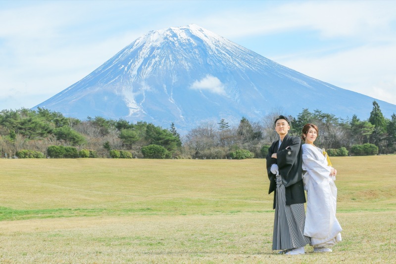 美しい富士山をバックに